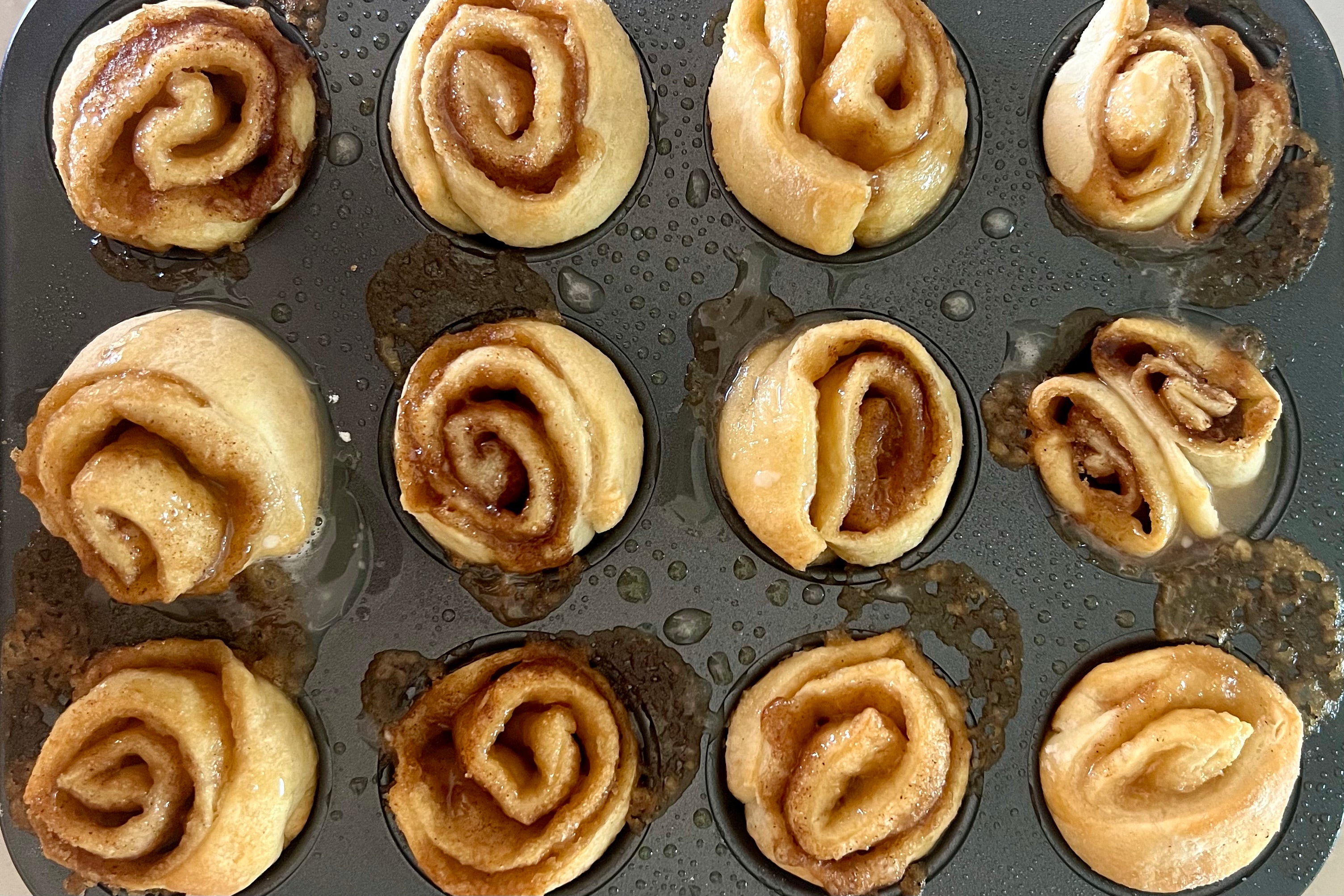 EASY MINI CINNAMON ROLLS